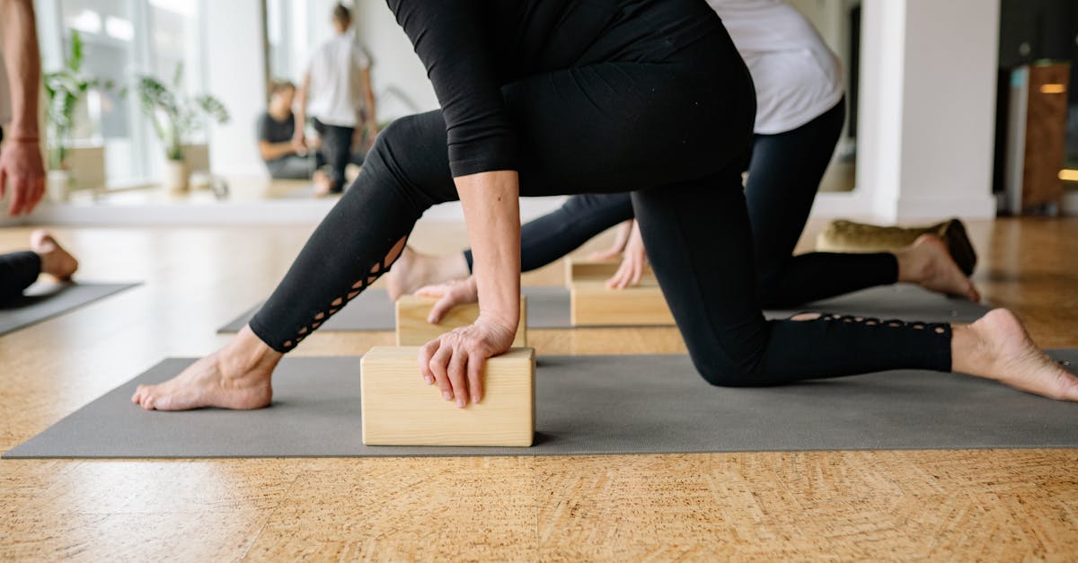 Older adult strength training scene focused on longevity and movement confidence.